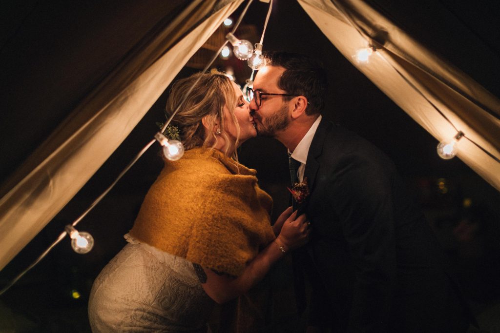 Dreamy boho lakeside wedding at a family vacation property in Pigeon Lake, Alberta with food trucks and a mobile bar | Janine Rose Photography